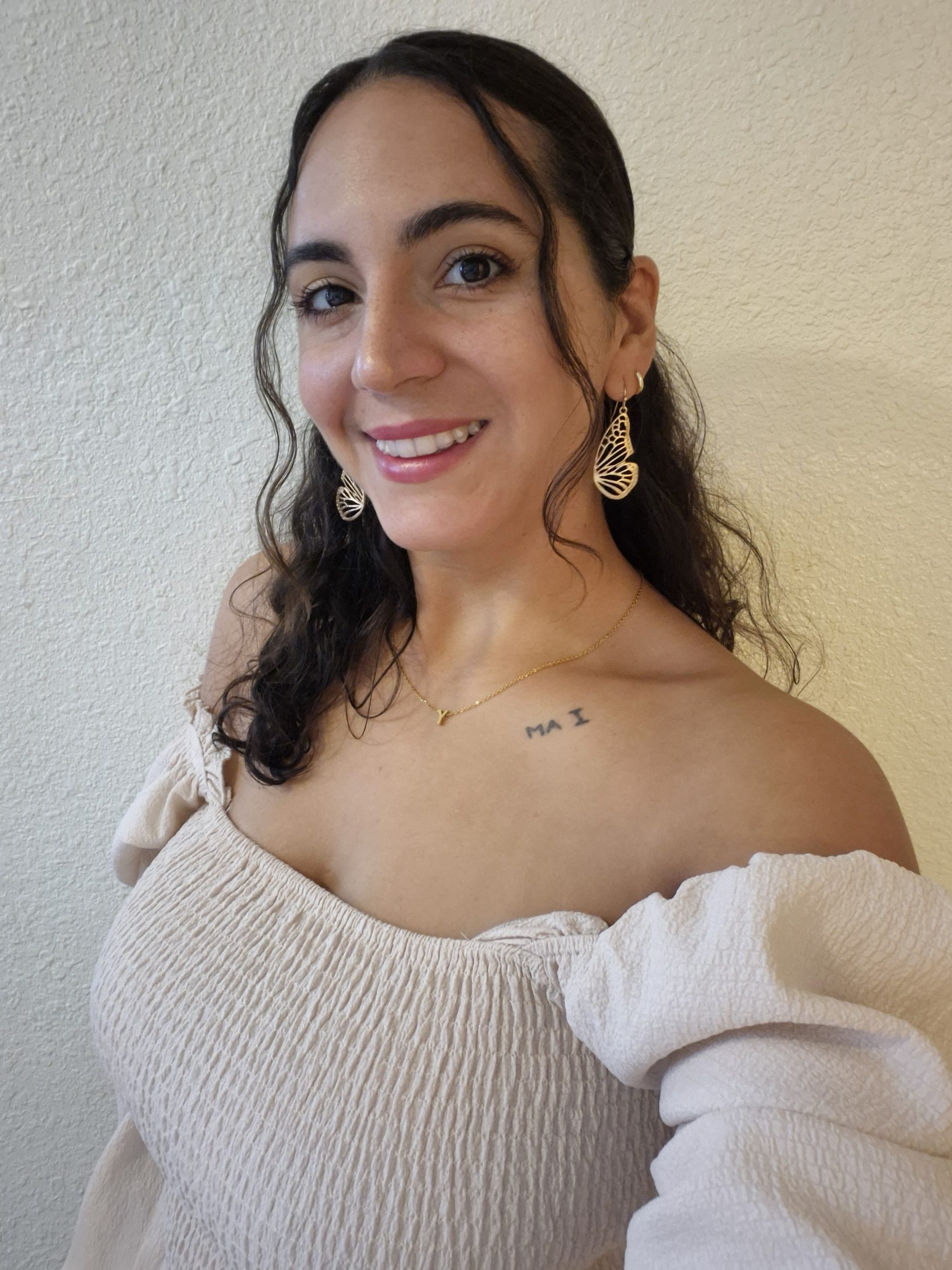 Portrait of Yanee, founder of Save My Photos
